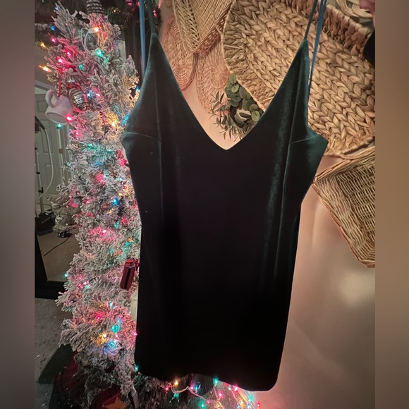 Green velvet dress - Picture 4 of 6